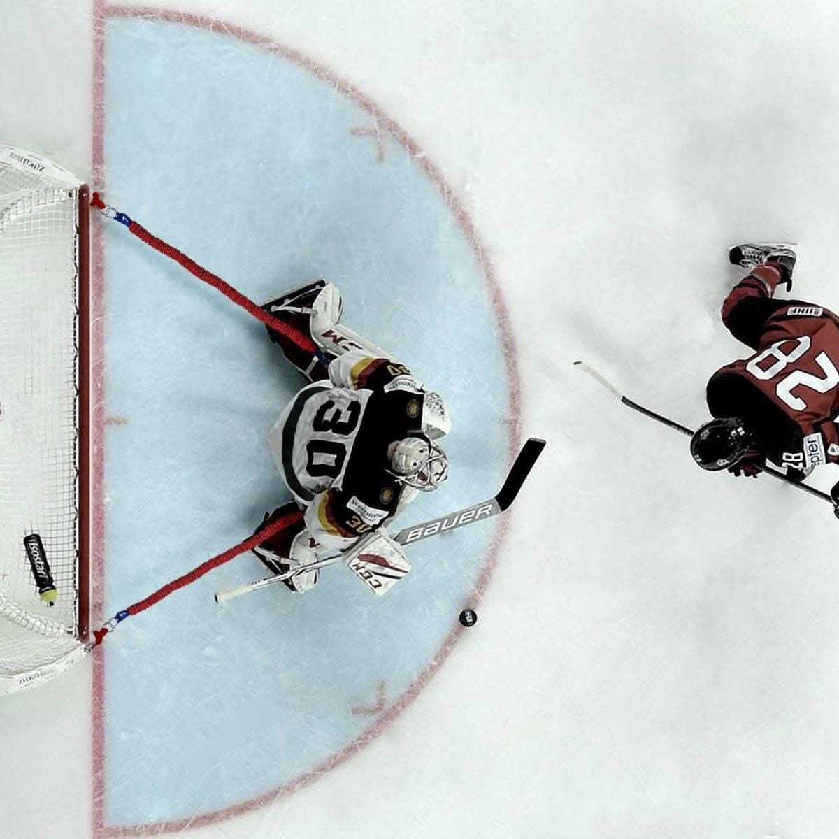 Speed, Agility and resistance training gear for hockey goallie. Resistance training to assist in defending the goal. Improves responsive time, agility and reflexes